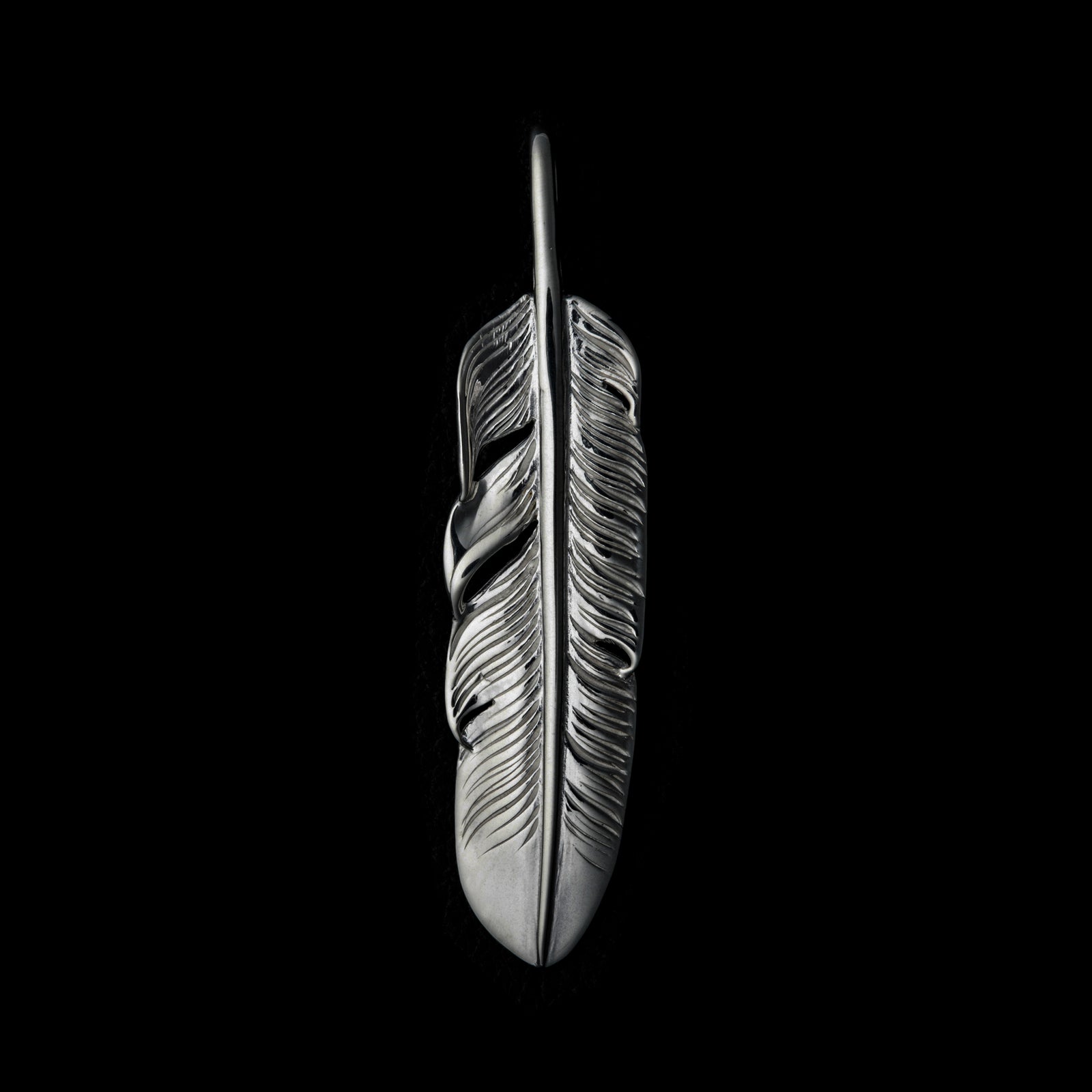 MOTOR FT-08R , FEATHER PENDANT , MEDUIM , RIGHT / プレーン中フェザー(右) – MOTO  ONLINE STORE